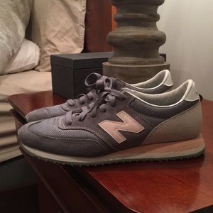 New Balance 620 tennis shoes